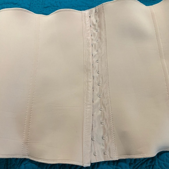 Unique Lingerie Front Latching Size XXL - Picture 6 of 10